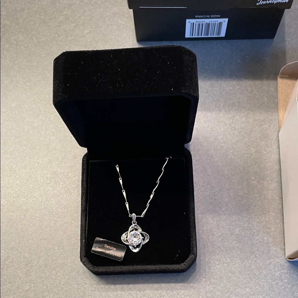 Elegant Silver Necklace with Crystal Pendant
